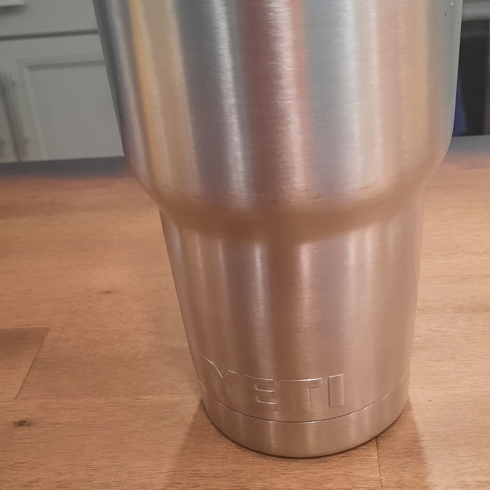 26 oz Yeti tumbler